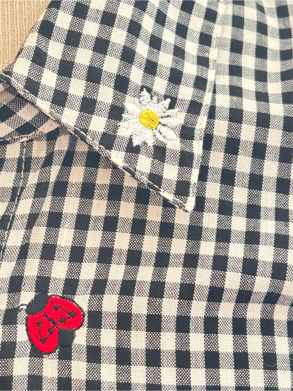 Teddi Black & White Gingham Embroidered Daisies & Ladybug Button-Up Shirt size L - Picture 3 of 10